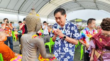 \'นายกแจ๊ส\' ร่วมสืบสานประเพณีสงกรานต์ ทต.ลำลูกกา
