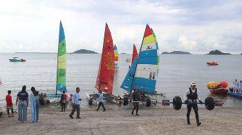 อ.สัตหีบ ทำพิธีเปิดการแข่งขันเรือใบทางไกลชิงรางวัลพระที่นั่งเวคา
