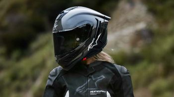 Alpinestars เปิดตัวหมวกกันน็อค Supertech R10 เทคโนโลยีที่ดีที่สุดจากสนามแข่ง MotoGP