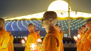 ‘วัดพระธรรมกาย’จัดบวชอุทิศชีวิต10รูป ร่วมกับนานาชาติจัดวิสาขบูชา 10 กว่าประเทศ