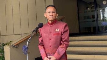 \'สมศักดิ์\'บอกผลแพทยสภาฯยังไม่ถึงมือ ด้านหมอที่ถูกลงโทษ ยื่นหนังสือขอความเป็นธรรม