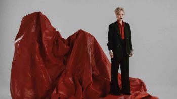 Music World : ‘MAMIO’ จัดการคนตีหน้าเศร้าเล่าความเท็จ เล่นบทเหยื่อ ด้วยเนื้อหา MV สุดดาร์ก