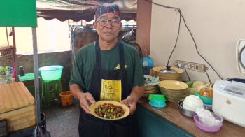 อดีตผู้จัดการโรงแรมผันตัวเปิดร้านอาหารป่า เผยศึกษาสูตรจากยูทูปสร้างรายได้