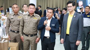 พาณิชย์ ร่วมกับ บก.ปอศ. บุกทลายโกดังสินค้าปลอมเครื่องหมายการค้า