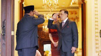 \'วันทยหัตถ์\' ไม่ใช่การวันทยหัตถ์แบบทหารทั่วไป แต่เป็นการแสดง\'เกียรติสูงสุด\'