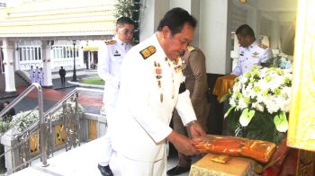 ‘พ.ต.อ.ทวี’เป็นประธานทอดผ้าบังสกุลพระราชทานเพลิงศพ‘พ.ต.อ.(พิเศษ) ชัยรัตน์ สายอุบล’นรต.14