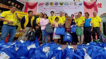 ‘สโมสรไลออนส์ มาเลเซีย-ไทย’ มอบอุปกรณ์การเรียน-ให้เด็กเรียนดีแต่ยากจน