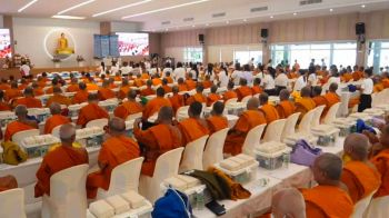 วัดพระธรรมกายจัดถวายสังฆทานหนุนใจชายแดนใต้