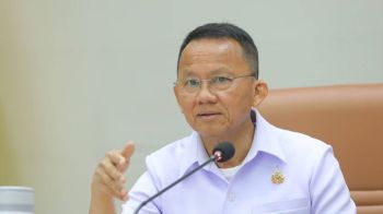 ปลุกประชาคมแพทย์ โค่นรัฐบาล-ล่าชื่อถอดถอน‘สมศักดิ์’