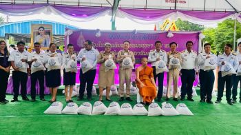\'สมุทรสาคร\'ปล่อยปลาตะเพียนขาวเพื่อเทิดพระเกียรติ