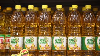 พาณิชย์ เดินหน้าคุมเข้มน้ำมันปาล์ม ทั่วประเทศ ห้ามเกิน 50 บาท!!