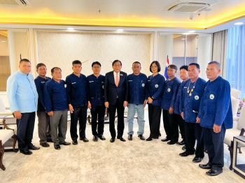 อธิบดีกรมการข้าว นำองค์กรชาวนาฯ รับรางวัลเกษตรกรและสถาบันเกษตรกรดีเด่นแห่งชาติ