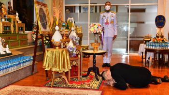‘พระองค์เจ้าอทิตยาทรกิติคุณ’ ประทานดอกไม้อวยพร ‘ชุติพนธ์ นิยมิศร’ ในพิธีบำเพ็ญกุศลอายุครบ 41 ปี