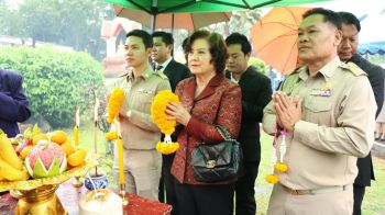 นายกบัสถือฤกษ์ดี! นำทีมสักการะสิ่งศักดิ์สิทธิ์-พร้อมเดินหน้าสร้างเมืองใหม่