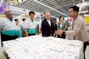“พิชัย”ลุย Lotus’s กรุงกัวลาลัมเปอร์ ปลื้มชาวมาเลย์ชอบสินค้าไทย เดินหน้าดันสินค้าเจาะตลาดโมเดิร์นเทรดในมาเลเซีย