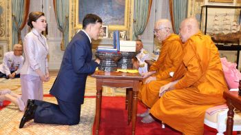 ‘ในหลวง-พระราชินี’พระราชทานพระบรมราชวโรกาสให้‘สมเด็จพระสังฆราช’พร้อมคณะเฝ้าฯ
