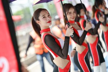 เปิดสนามสุดยิ่งใหญ่! Pit Walk สนั่นบุรีรัมย์ ดารา-ยูทูบเบอร์ ร่วมสร้างสีสัน NEXZTER BRIC Superbike 2025