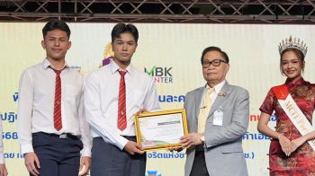 \'ชูศักดิ์\'หนุนคนรุ่นใหม่ทำดีเพื่อสังคม ส่ง \'ดร.นิยม\' มอบโล่ละครเยาวชนต้านทุจริต