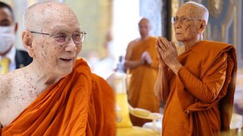 \'ในหลวง\'โปรดพระราชทานพระบรมราชูปถัมภ์ บำเพ็ญพระกุศลฉลอง 98 พรรษา\'สมเด็จพรสังฆราช\'