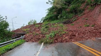 ฝนกระหนา‘น่าน’ ดินสไลด์ปิดถนน กองทัพเข้าช่วย ฟื้นฟู‘เชียงราย’