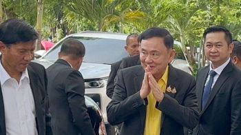 ‘ทักษิณ’มาศาล สืบพยานวันที่2 คดีม.112/คอมพ์ ยันมาศาลจนจบ