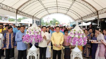 อบจ.เพชรบูรณ์-สืบสานประเพณี \'แห่เทียนพรรษา\' ชนแดน–วังโป่ง