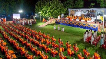 วัดพระธรรมกาย-จุดประกายศรัทธา \'บวชหมู่พุทธภูมิ\' เดินธรรมยาตราสู่สารนาถ