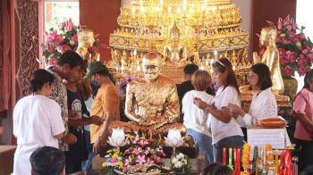 แห่กราบไหว้ขอพร\'หลวงพ่ออี๋\' เกจิดังภาคตะวันออก