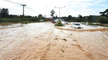เตือนฝนตกหนัก กระทบ46จังหวัด น่าน-แพร่ฝนถล่ม น้ำป่าไหลเข้าท่วม