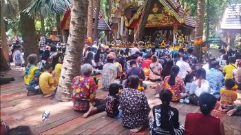 \'คำชะโนดแทบแตก\' นักท่องเที่ยวทะลัก-ไหว้ขอพรปู่ศรีสุทโธ