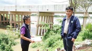ชลประทานหนองคายแจงด่วน! สะพานข้ามห้วยเวียงคุกทรุด เหตุจากดินสไลด์หลังน้ำโขงลด