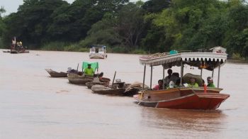\'ทสม.อยุธยา\' ล่องเรือข้ามอำเภอ-ร่วมกิจกรรม \'อนุรักษ์คูคลอง\' เฉลิมพระเกียรติในหลวง