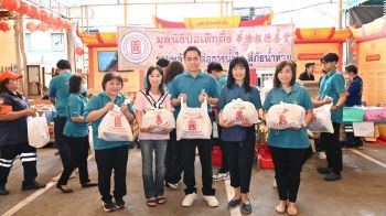 ‘มูลนิธิป่อเต็กตึ๊ง’จัดทีมเร่งแพ็กถุงยังชีพฉุกเฉิน ช่วยเหลือชาวน่านพื้นที่น้ำท่วม