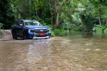 ฟอร์ด เรนเจอร์ 4x4  แกร่งทุกมิติ  พร้อมลุยทุกภารกิจ!!