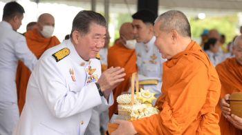 \'ภูมิธรรม\'นํา\'ครม.\'ทำบุญตักบาตรถวายพระราชกุศล เนื่องในโอกาสเฉลิมพระชนมพรรษา 28 ก.ค.