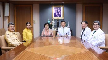 เศรษฐีใจบุญ! \'ดร.วันดี-สุทธิพงษ์\'บริจาคเงิน 10.8 ล้าน ให้โรงพยาบาลศิริราช