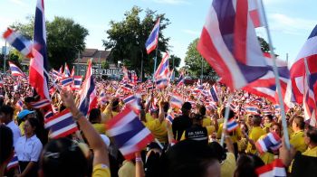 ชาวเพชรบูรณ์รวมใจ! ‘ร้องเพลงชาติไทย’ ส่งกำลังใจให้ทหารชายแดน