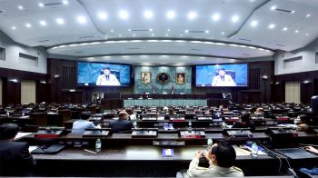 ตั้ง \'สุรจิตต์\' นั่งประธานคกก.วิสามัญพิจารณางบฯกทม. ภายใน 45 วัน