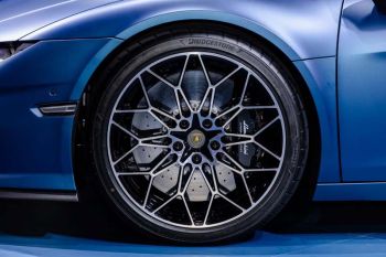 Lamborghini เลือกใช้ยาง POTENZA SPORT ยกระดับสมรรถนะซูเปอร์คาร์