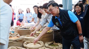 ‘จตุพร’ลงพื้นที่ถนนทรงวาด ชวนอุดหนุนผู้ประกอบการไทย กระตุ้นเศรษฐกิจย่านการค้าเก่า