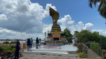 น้ำโขงนครพนมลดฮวบต่ำ10เมตร ท่องเที่ยวฟื้น ยังหวั่นแล้งฝนทิ้งช่วง