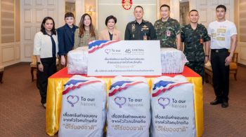 เซ็นทรัลพัฒนา ขอเป็นตัวแทนคนไทย ส่งกำลังใจถึงแนวหน้า มอบเสื้อ สกรีนคำขอบคุณจากหัวใจคนไทยถึง \'ฮีโร่ของชาติ\'