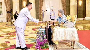 เกียรติแห่งความกตัญญู! \'อธิบดีกรมฝนหลวงฯ\'รับโล่เชิดชูเกียรติวันแม่แห่งชาติ 2568