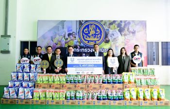 จตุพร รับมอบของบริจาคยูนิลีเวอร์ ช่วยผู้ประสบภัยทั่วประเทศ
