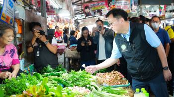 \'พาณิชย์\'ลงพื้นที่ตลาดสวนมะม่วง จันทบุรี หนุนใช้เสน่ห์ท้องถิ่นขับเคลื่อนเศรษฐกิจชุมชน