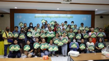 \'สสจ.อยุธยา\'มอบป้าย \'โรตีสายไหมปลอดภัย\' ย้ำชัด!สารกันเสียไม่เกินมาตรฐาน