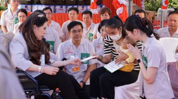 ‘กรมพระศรีสวางควัฒนฯ’ เสด็จทรงเยี่ยมหน่วยแพทย์ พอ.สว. และพระราชทานถุงยังชีพแก่ผู้ประสบภัย