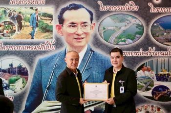 \'ดร.สันติ\'ได้รับเกียรติบัตรยกย่องเชิดชูเกียรติ บุคคลผู้เป็นตัวอย่างด้านส่งเสริมคุณธรรม