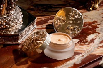 PAUL & JOE CREAMY FOUNDATION เบสเมคอัพเปลี่ยนผิวสวยฉ่ำวาวดุจไข่มุก