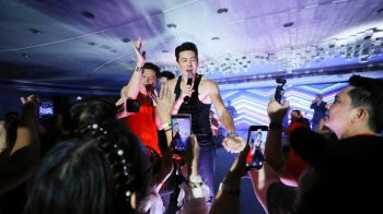 กรี๊ดสนั่นฮ่องกง! ‘เต๋า-เจมส์-โดม’ รวมตัวขึ้นคอนเสิร์ต-แฟนคลับแห่ร่วมงานคับคั่ง